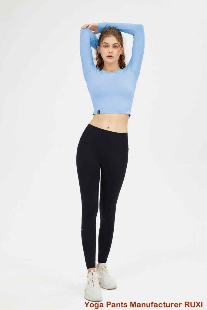 shorts ruith boireannaich le briogais ghoirid gu h-ìosal